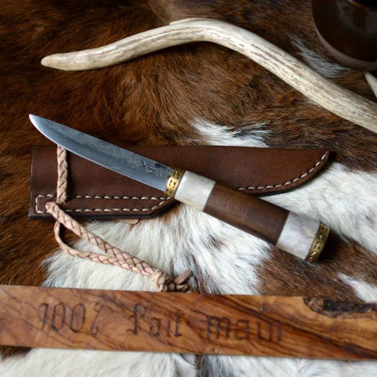 Couteau forgé en acier feuilleté et cytise