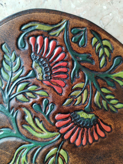 Sacoche en cuir repoussé avec motif floraux