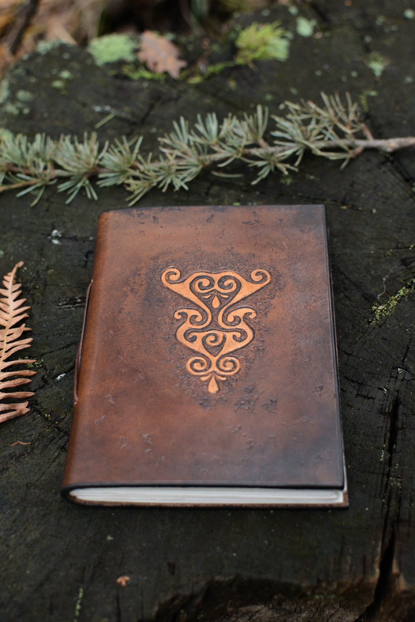 Carnet en cuir avec motif celte lyre