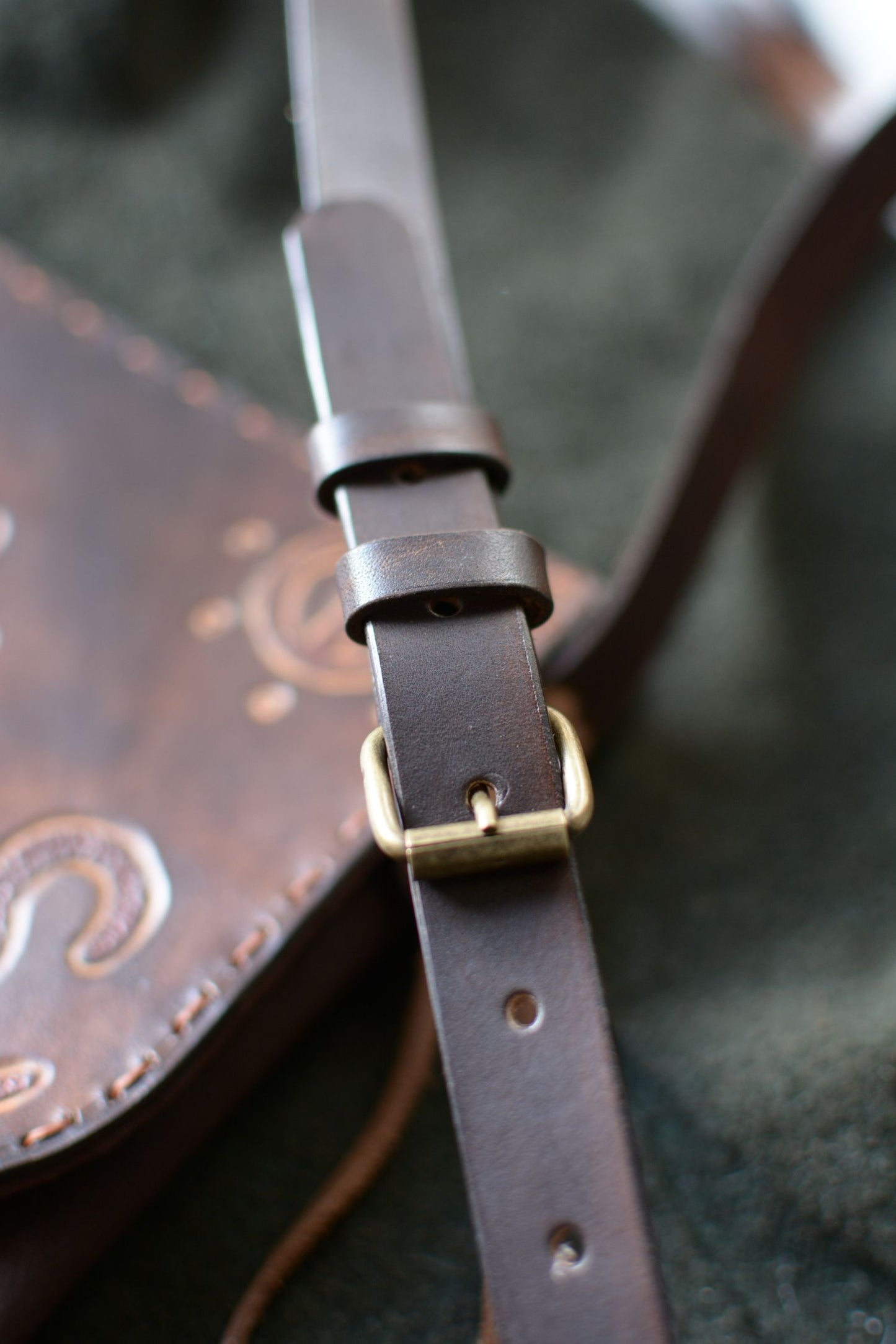 sangle modulable en cuir avec boucle en laiton