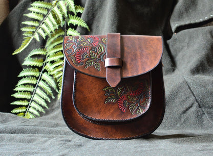 Sacoche en cuir repoussé avec motif floraux