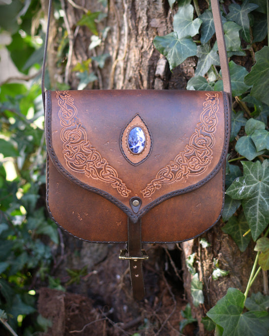 Sac en cuir repoussé "Oseberg" avec dragons vikings & pierre de sodalite