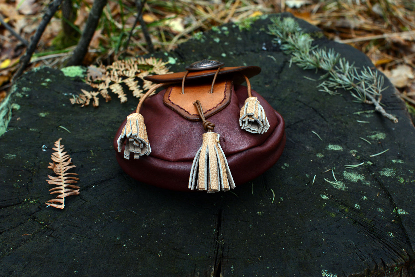 Sporran traditionnel écossais pourpre